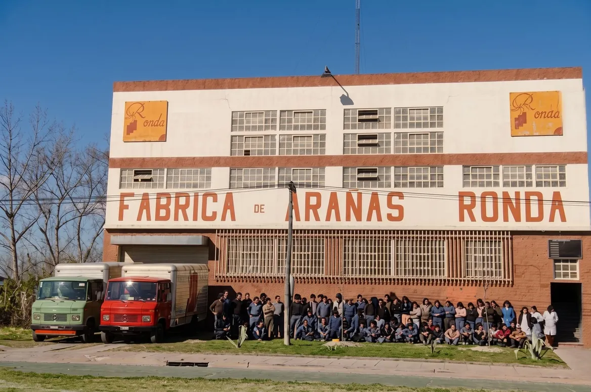 Frente de la fábrica de Iluminación Ronda en Buenos Aires